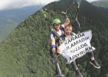 Farklı ‘gelin adayı’ protestosu: Havada pankart açtı