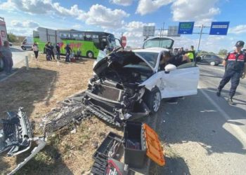 Feci kaza… İki araba çarpıştı, 6 kişi yaralandı!