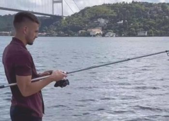 Fenerbahçe’nin Sırp yıldızı Dusan Tadic, İstanbul Boğazı’nda balık tuttu