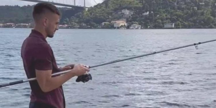 Fenerbahçe’nin Sırp yıldızı Dusan Tadic, İstanbul Boğazı’nda balık tuttu