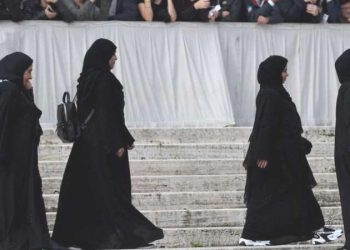 Fransa’da okullarda abaya giyilmesi yasaklanıyor
