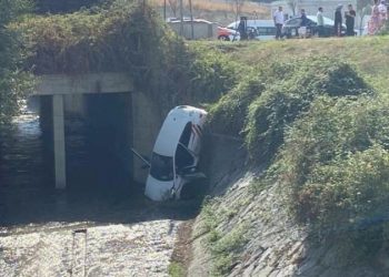 Fren yerine gaza bastı… Şoför kursu öğrencisi dereye uçtu: 1 yaralı