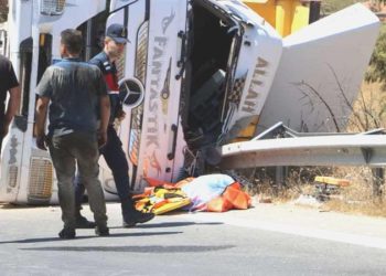 Gaziantep’te devrilen TIR’ın sürücüsü öldü
