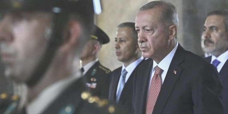 ‘Geleneği’ devam ettirdiler: Anıtkabir’de ‘Reis’ sloganları!