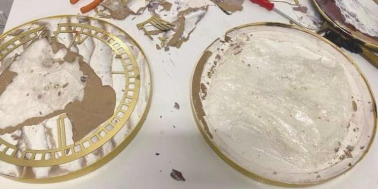 Gümrük kapısında yakalandı: Duvar saatlerinin içinden 3,5 kilo metamfetamin çıktı!