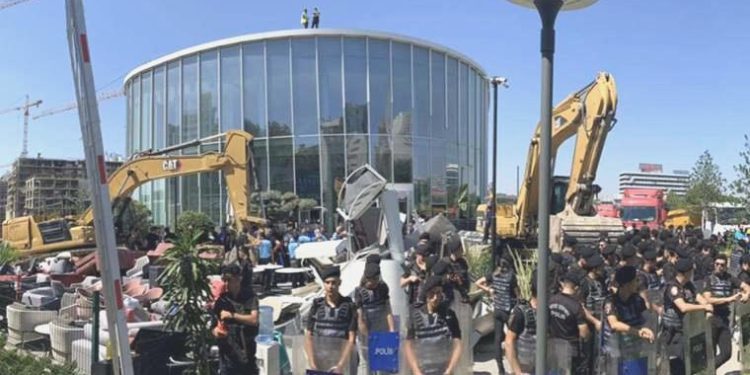 İBB’nin ‘kaçak yapı’ yıkımına polis mahzuru: Valilik devreye girdi