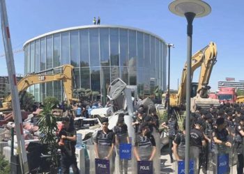 İBB’nin ‘kaçak yapı’ yıkımına polis manisi: Valilik devreye girdi