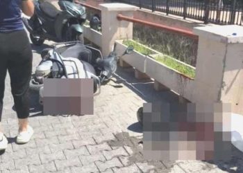 İki motosiklet çarpıştı, biri kanala düştü: 3 yaralı