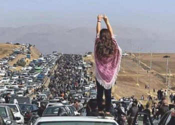 İran’da başörtüsü zorunluluğuna reaksiyon gösteren müzikçi gözaltına alındı