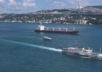 İstanbul Boğazı’nda gemi trafiği çift istikametli askıya alındı