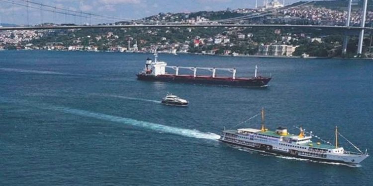 İstanbul Boğazı’nda gemi trafiği çift istikametli askıya alındı