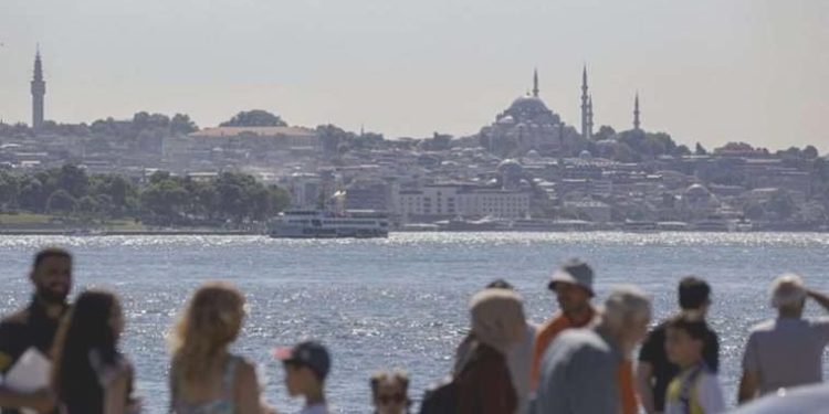 İstanbul son 10 yılın turist rekorunu kırdı