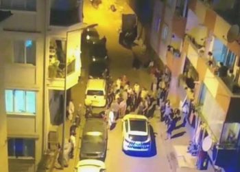 İstanbul’da ‘arabama sürttün’ hengamesi: Polis biber gazıyla müdahale etti