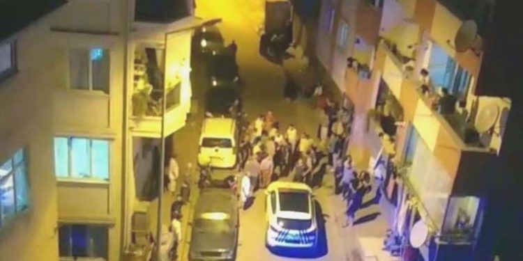 İstanbul’da ‘arabama sürttün’ hengamesi: Polis biber gazıyla müdahale etti