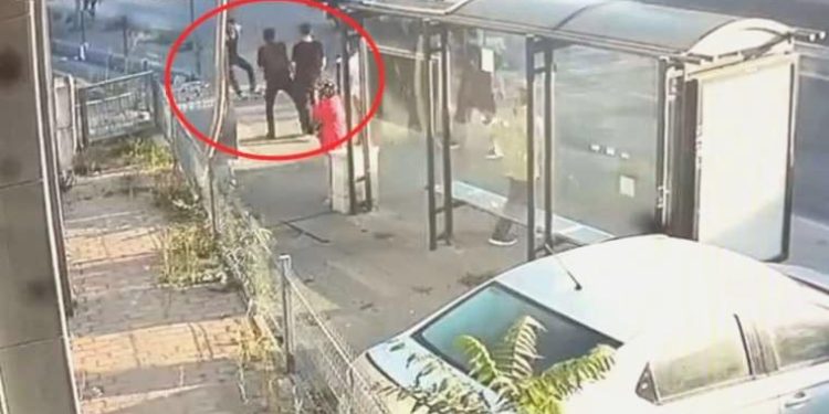 İstanbul’da bıçaklı saldırgan dehşeti! Polis bacağından vurdu