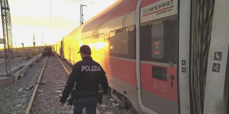 İtalya’da trenin çarptığı 5 demir yolu personeli öldü