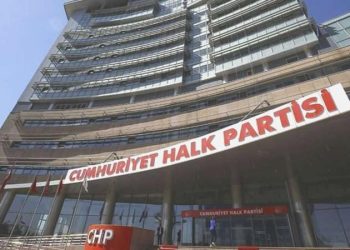 İzmir’de olaylı CHP kongresi istifa getirdi: Utku Gümrükçü Ankara’ya gidiyor