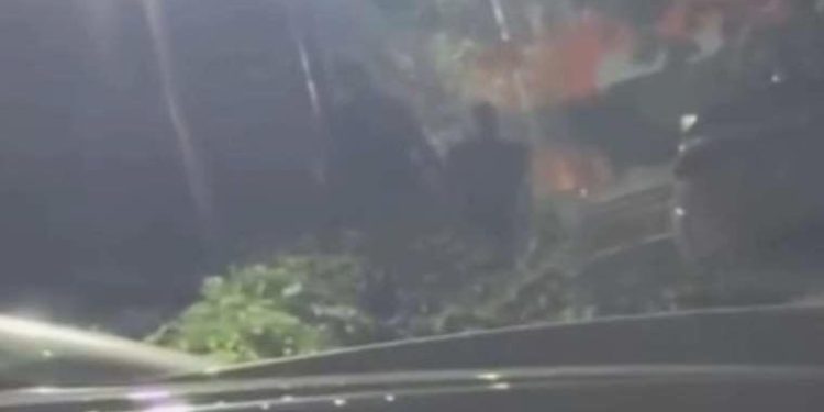 Kadıköy’de kaygı dolu anlar… Tartıştığı kişiyi topuklarından vurdu!