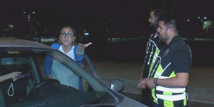Kadıköy’de kontrole takılan şoförden tehdit: ‘Kadıköy emniyet müdürünü orta, bunların hepsini alsınlar’