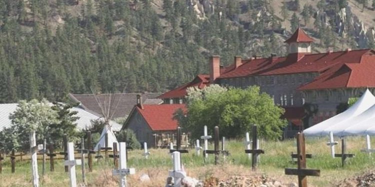 Kanada’da eski yatılı kilise okulunda çocuk mezarları bulundu