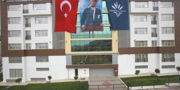 Karabağlar’da yeni yurt için düğmeye basıldı