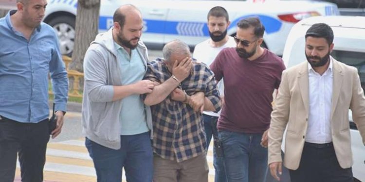 Kendisini ‘iş insanı’ olarak tanıttı… Bindiği taksilerin sürücülerini dolandırdı