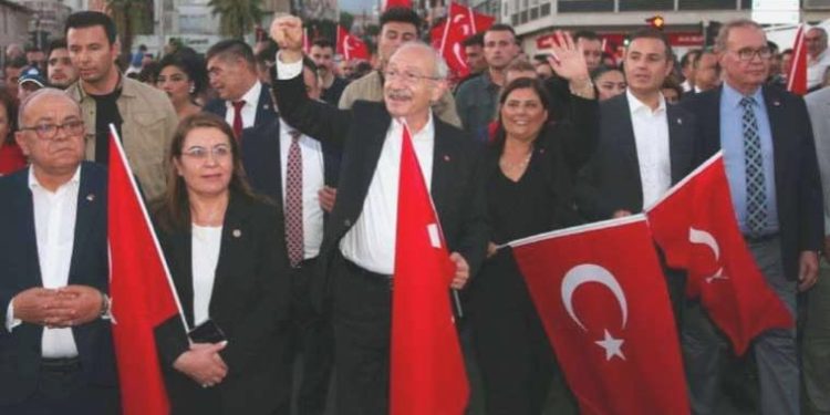 Kılıçdaroğlu, Aydın’da 30 Ağustos kortejinde
