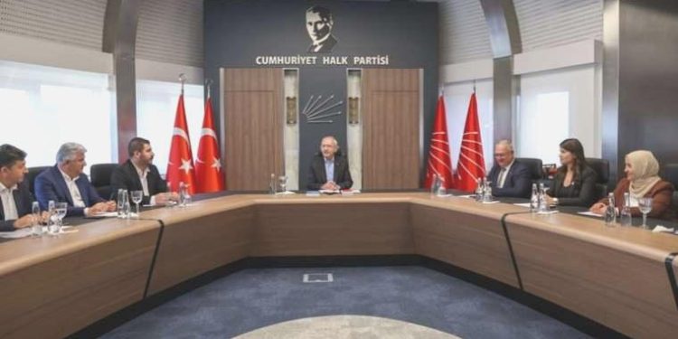Kılıçdaroğlu vilayet ve ilçe liderleriyle buluştu