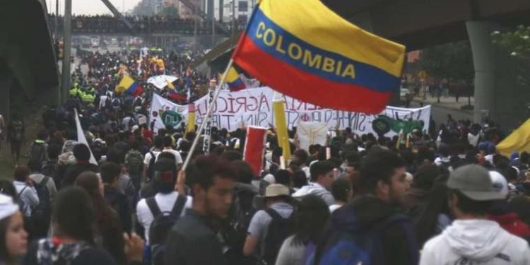 Kolombiya’da artan akaryakıt fiyatları protesto edildi