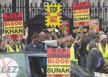 Londra’da yürürlüğe giren ‘Ultra Düşük Emisyon Bölgesi’ uygulaması protesto edildi