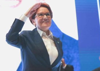 Meral Akşener partisini koruyor
