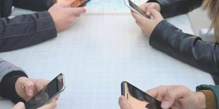 Öğrencilere vergisiz telefonun detayları ortaya çıktı: Kimler faydalanabilecek? Açıköğretim de yararlanacak mı? Hangi modelleri kapsayacak?