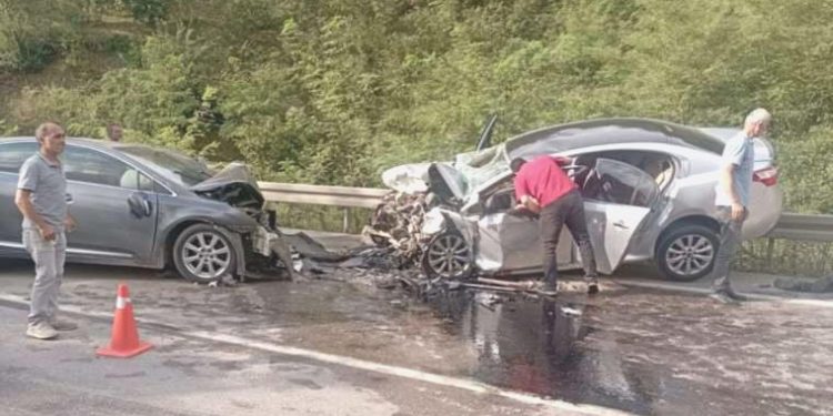 Ordu’da arabalar baş başa çarpıştı; 1 meyyit, 3 yaralı