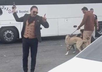 Otogarda etrafa küfürler savurup, havaya ateş açtı!