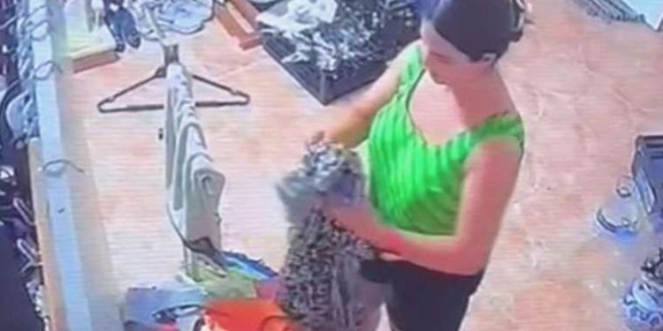 Pes dedirten hırsızlık: ‘Sahte polis’ rolüyle kıyafet çaldı