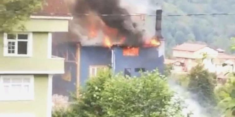 Rize’deki çay fabrikasında yangın!