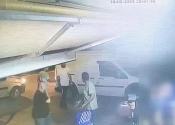 Silivri’de tek bayisine silahlı akın anı kamerada: 1’i ağır 2 kişi yaralandı