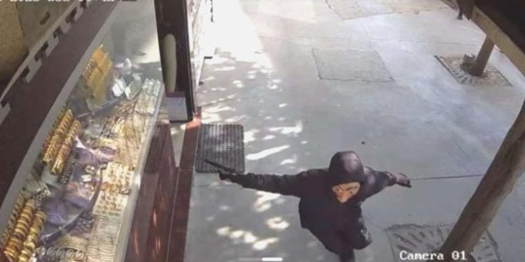 Sinema üzere olay… Salvador Kolu maskesiyle kuyumcuda soygun girişimi!