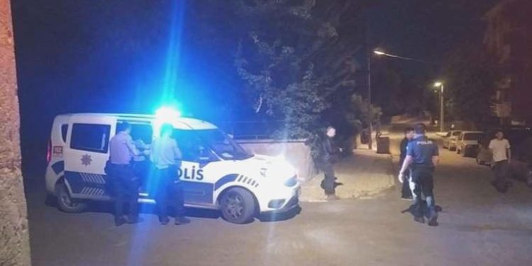 Sokak ortasında pompalı tüfekle ateş etti!