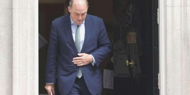 Son dakika… İngiltere Savunma Bakanı Wallace istifa etti