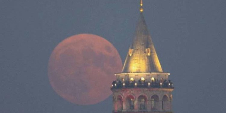 ‘Süper Mavi Ay’ görsel şölen oluşturdu!
