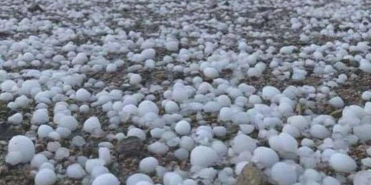 Suudi Arabistan’a dolu yağdı