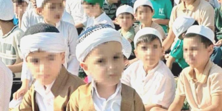 Tarikatların kıskacındalar: Batman’da 7-10 yaşlarındaki çocuklara namaz kılma programı düzenlendi