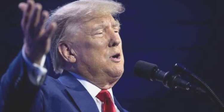 Trump Twitter’a tekrar döndü: Kendi toplumsal medya platformunu mevte terk etti