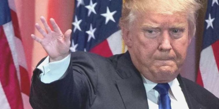 Trump’ın parmak izleri alay konusu oldu!