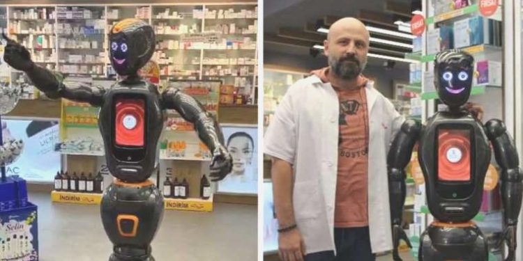 Türkiye’de bir birinci: Yapay zeka robotu ‘Marbot Ada’, Yalova’da eczacı kalfası oldu