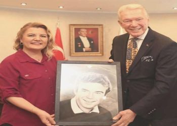 Uğur Dündar’a Altın Pişmaniye mükafatı