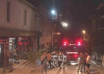 Ümraniye’de hareketli anlar: Bir tinerci mobilya imalat atölyesini ateşe verdi