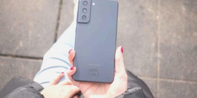 Vergisiz telefonda Samsung ve Apple dahil değildi! Samsung atak yaptı