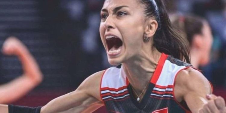 Voleybolda libero ne demek? Voleybolda libero nerede durur Voleybolda liberonun uzunluğu kaç cm olmalı? Voleybolda libero neden farklı forma giyer?